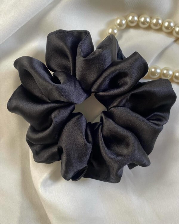 Black scrunchie