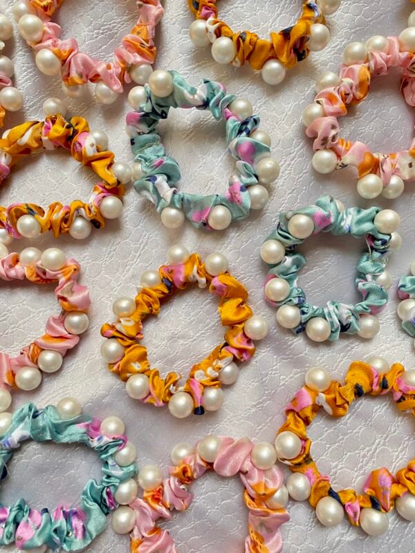 Pearly skinny scrunchie