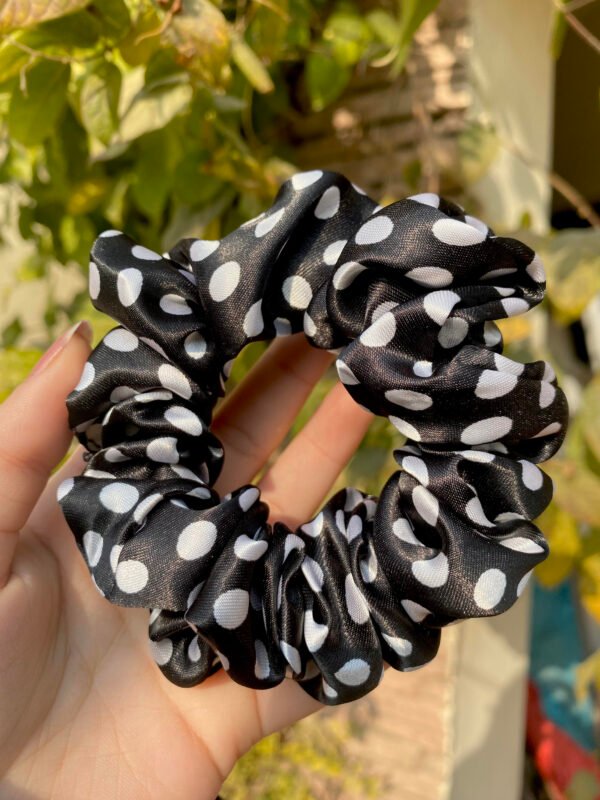 Polka dot Scrunchie