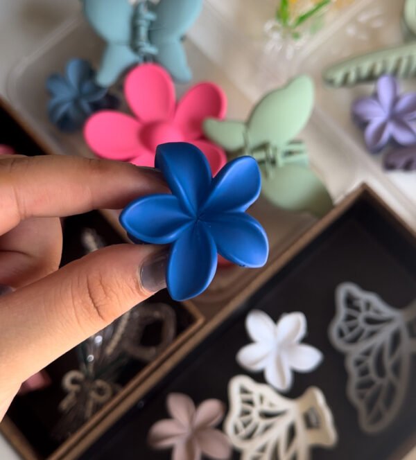 Small Lilly Claw Clip