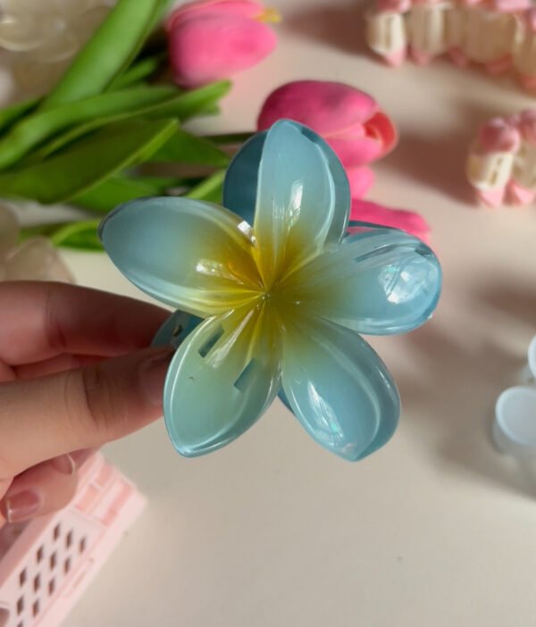 Blossom claw clip